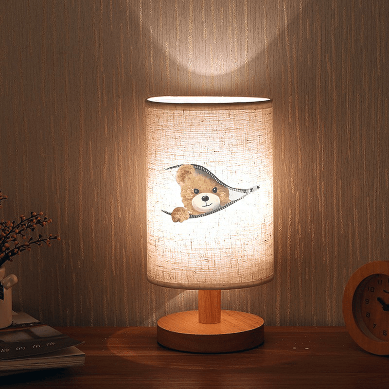Adorable Bear Print Atmosphere Bedside Lamp, Nordic Log Color Table Lamp, LED Light Suitable for Bedroom and Dormitory, Indoor LED Light with Cloth Shade, Powered by USB - No Battery Required - Suitable for Home and Office Use, Perfect as a Gift