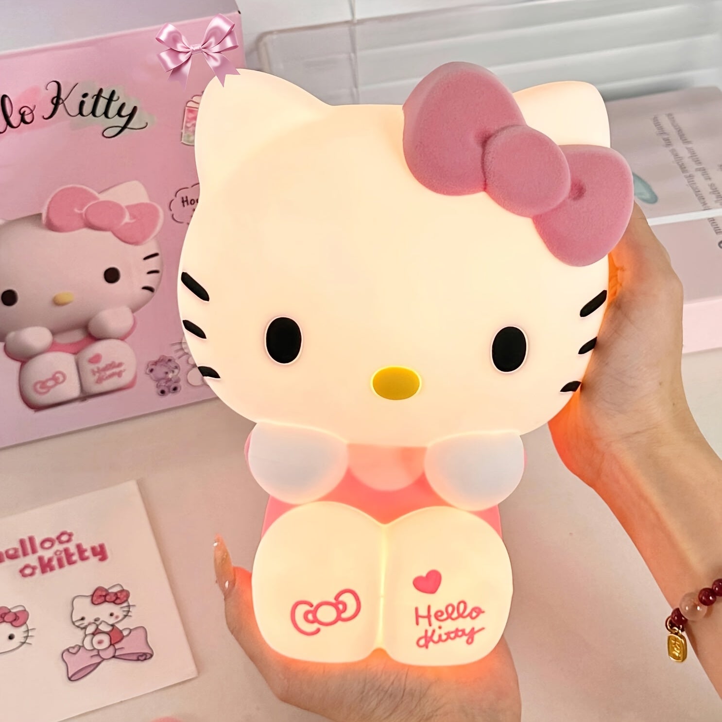 [Cute Hello Kitty] Sanrio Hello Kitty Pink USB Night Light | Cute Style Silicone Soft Touch 2-level Adjustable 3-Color Light Remote Control Built-in 1200mAh Battery Supports USB Charging For Decoration Bedroom Sleeping Daily Or Birthday Gifts